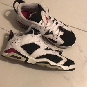 Low top retro 6’s size 6 in women